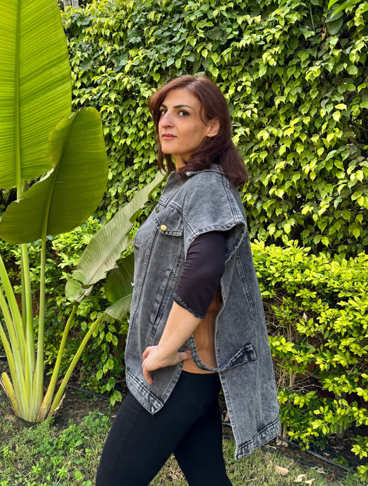 Lucia Vest Open Arms