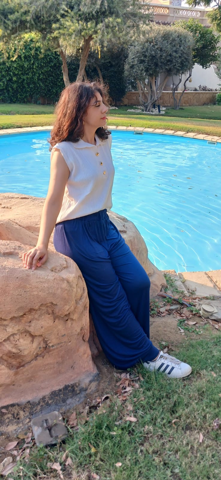 Zee Sleeveless Shirt with metal buttons