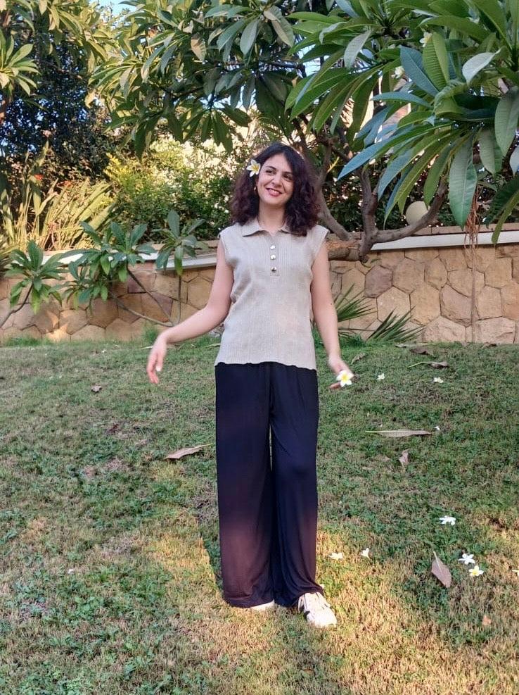 Zee Sleeveless Shirt with metal buttons