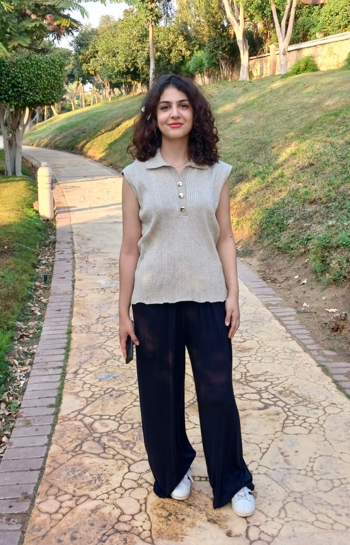 Zee Sleeveless Shirt with metal buttons