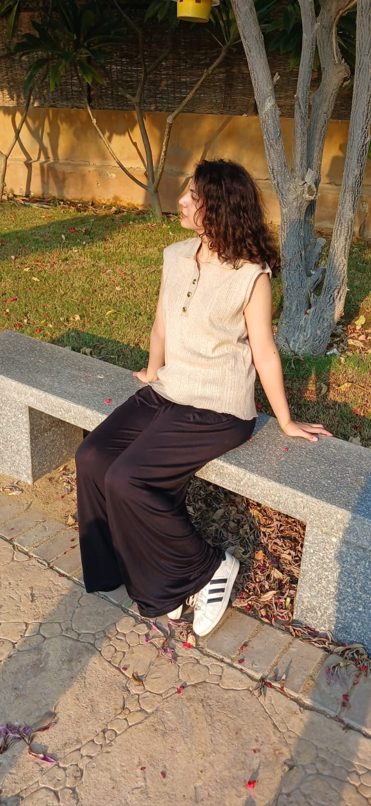 Zee Sleeveless Shirt with metal buttons