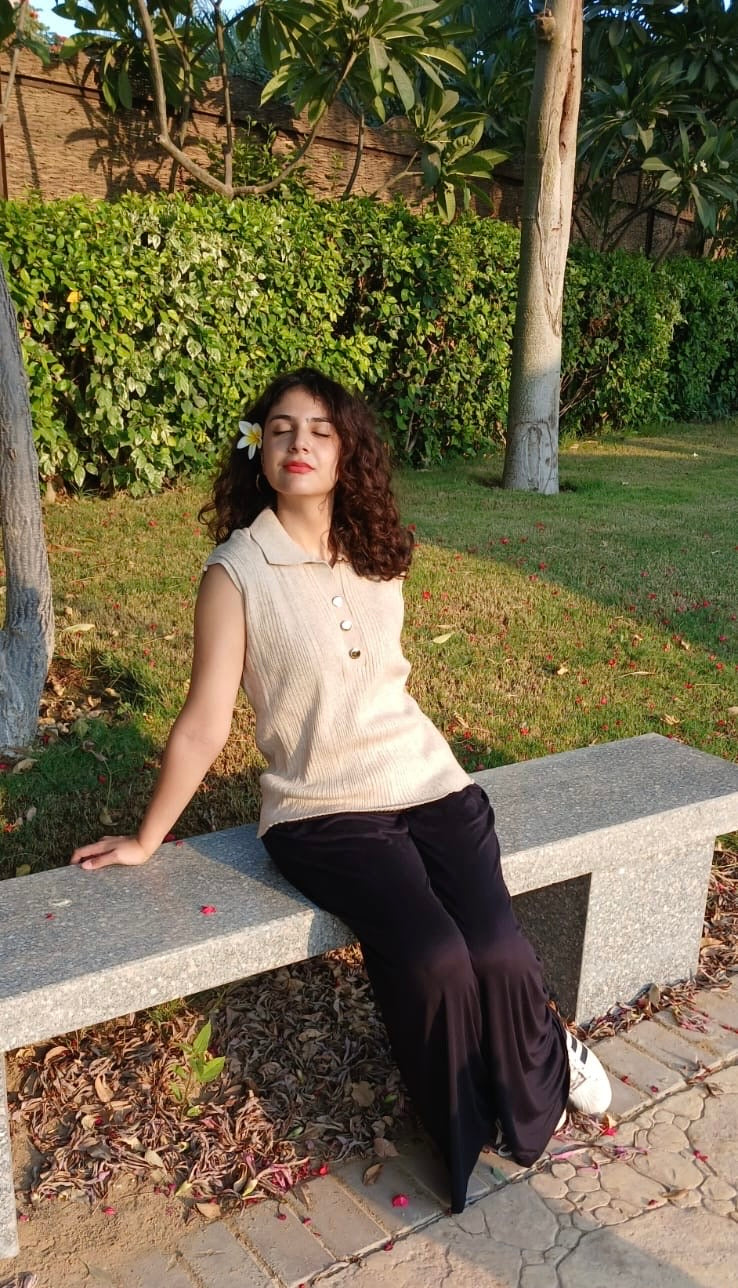 Zee Sleeveless Shirt with metal buttons