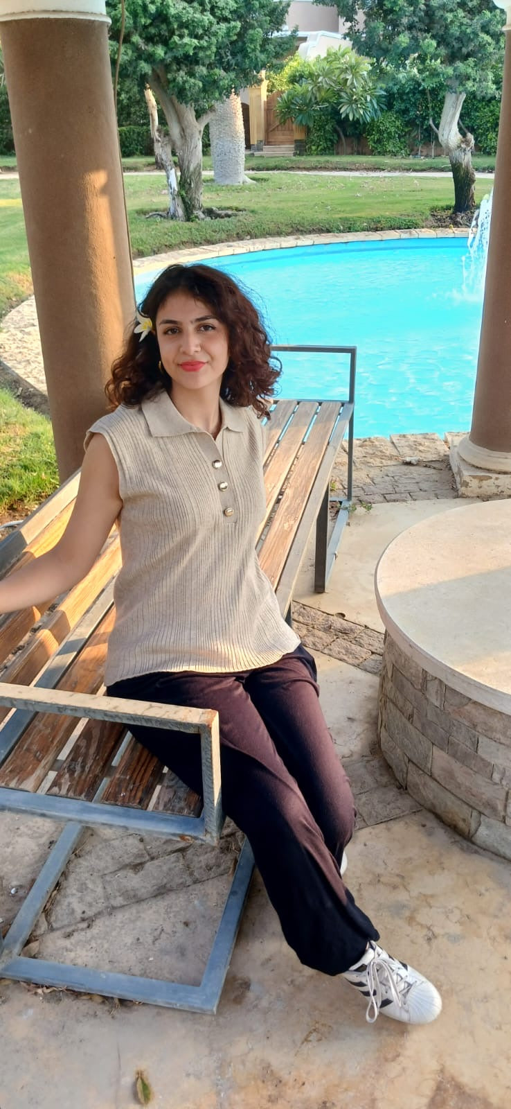 Zee Sleeveless Shirt with metal buttons